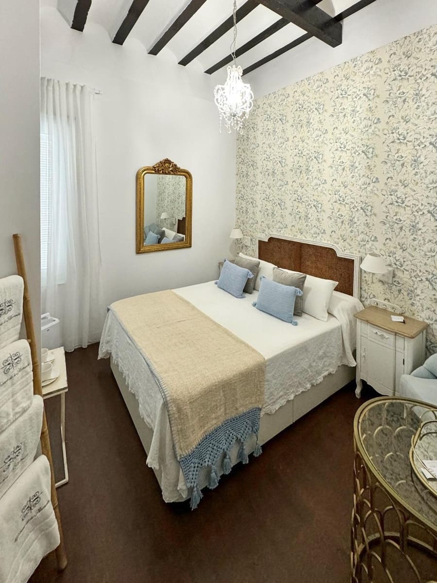 9 makuuhuone Hotelli myytävänä paikassa Cadiz kaupunki - 1 450 000 € (Ref: 8924044)