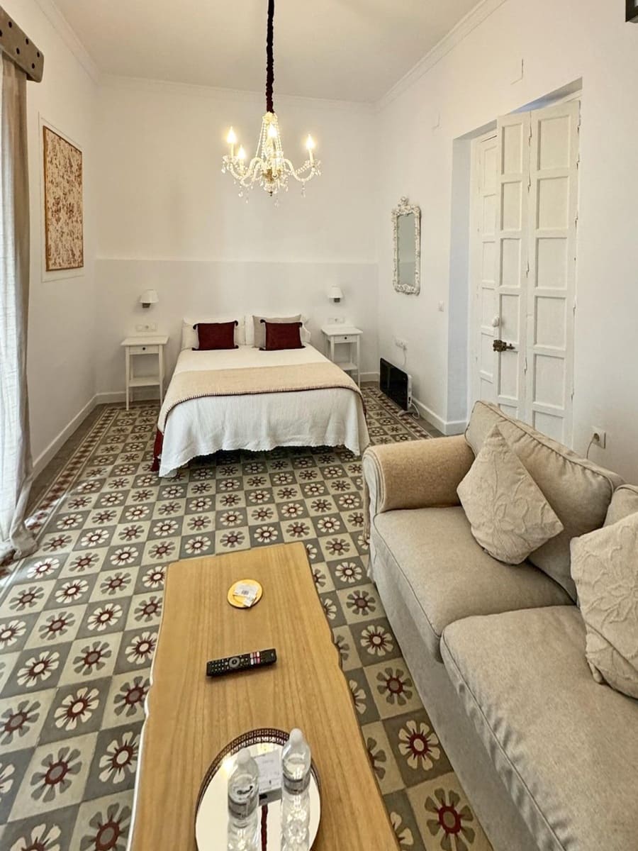 9 makuuhuone Hotelli myytävänä paikassa Cadiz kaupunki - 1 450 000 € (Ref: 8924044)