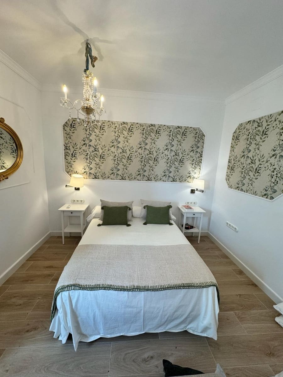 9 makuuhuone Hotelli myytävänä paikassa Cadiz kaupunki - 1 450 000 € (Ref: 8924044)