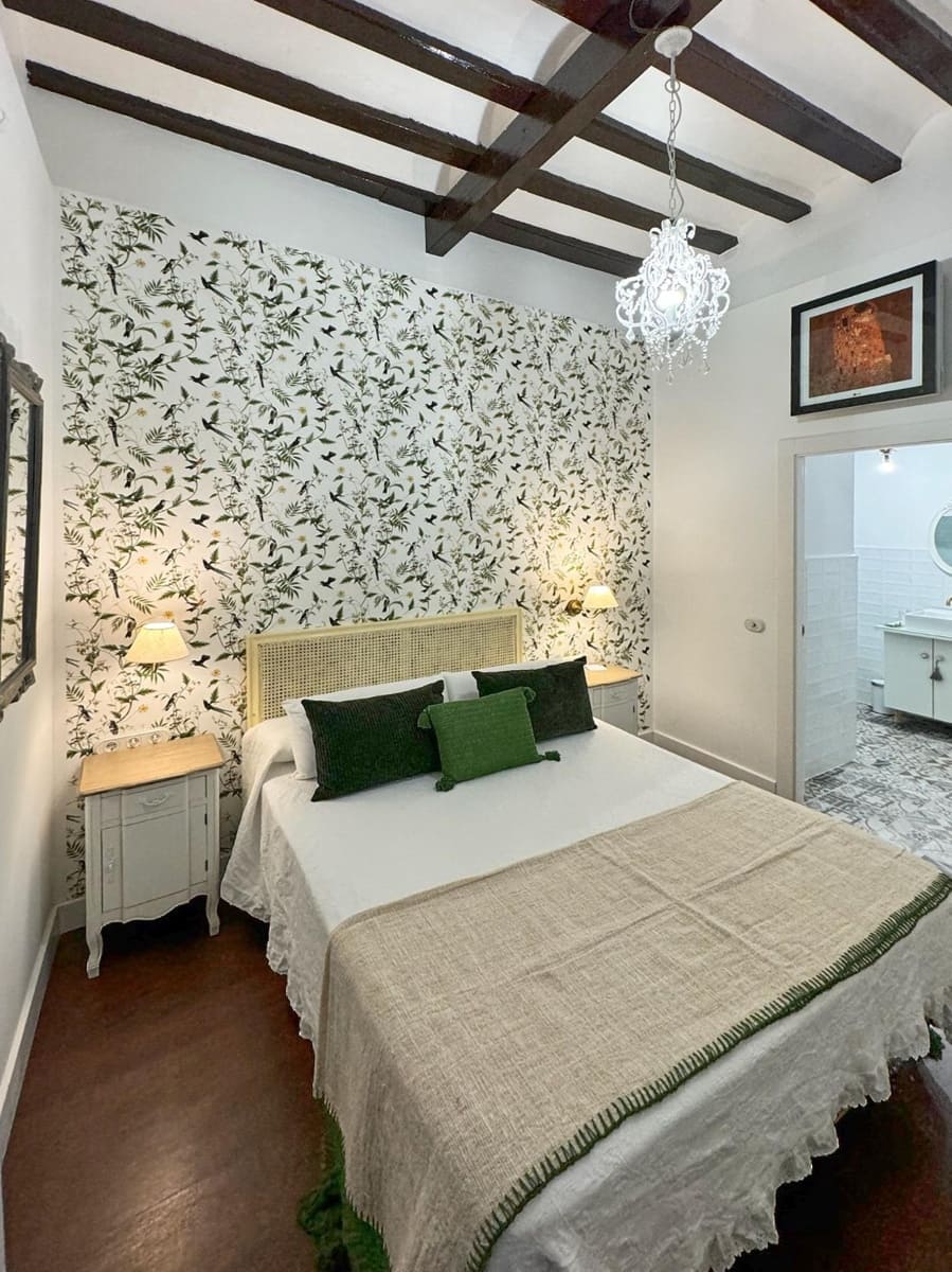 9 makuuhuone Hotelli myytävänä paikassa Cadiz kaupunki - 1 450 000 € (Ref: 8924044)