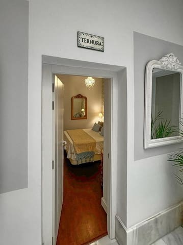 9 quarto Hotel para venda em Cádis cidade - 1 450 000 € (Ref: 8924044)