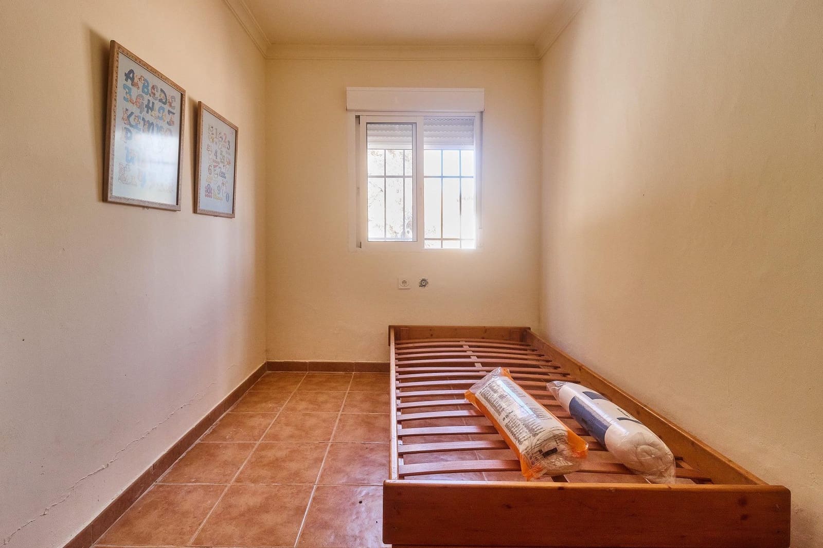 Ubebygd land til salgs i Guaro - € 695 000 (Ref: 9159575)