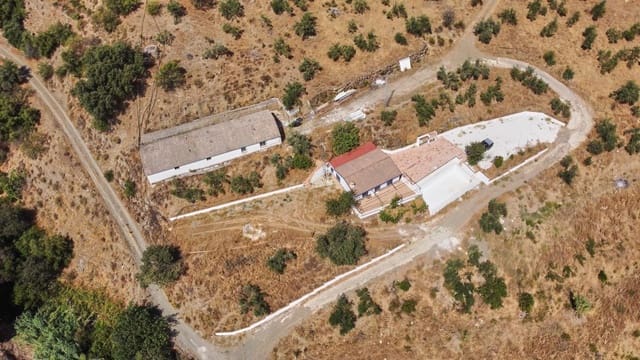 Ubebygd land til salgs i Guaro - € 695 000 (Ref: 9159575)