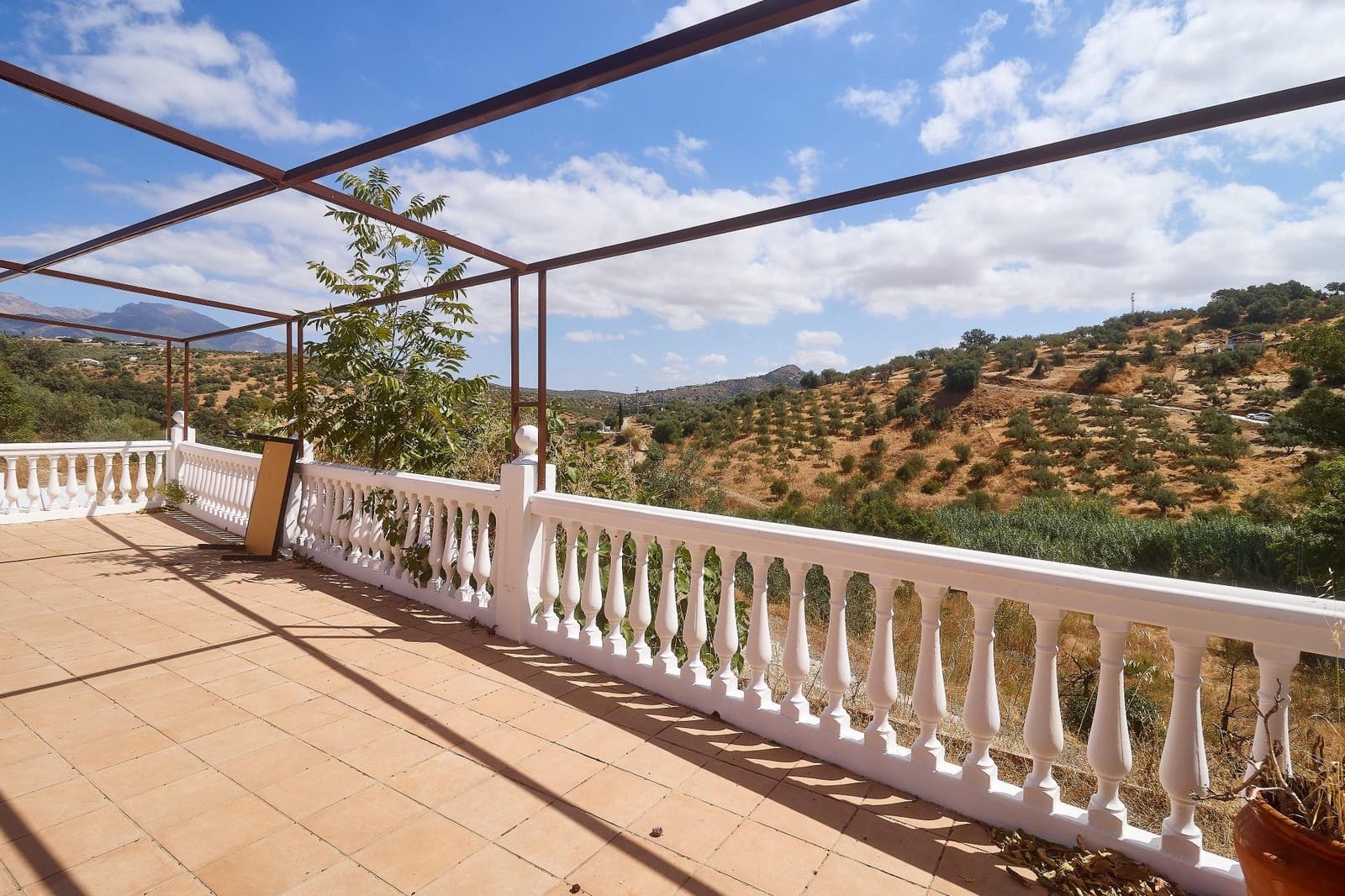 Ubebygd land til salgs i Guaro - € 695 000 (Ref: 9159575)