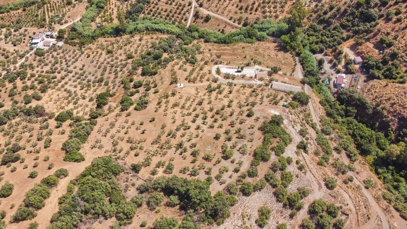 Ubebygd land til salgs i Guaro - € 695 000 (Ref: 9159575)