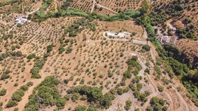 Ubebygd land til salgs i Guaro - € 695 000 (Ref: 9159575)