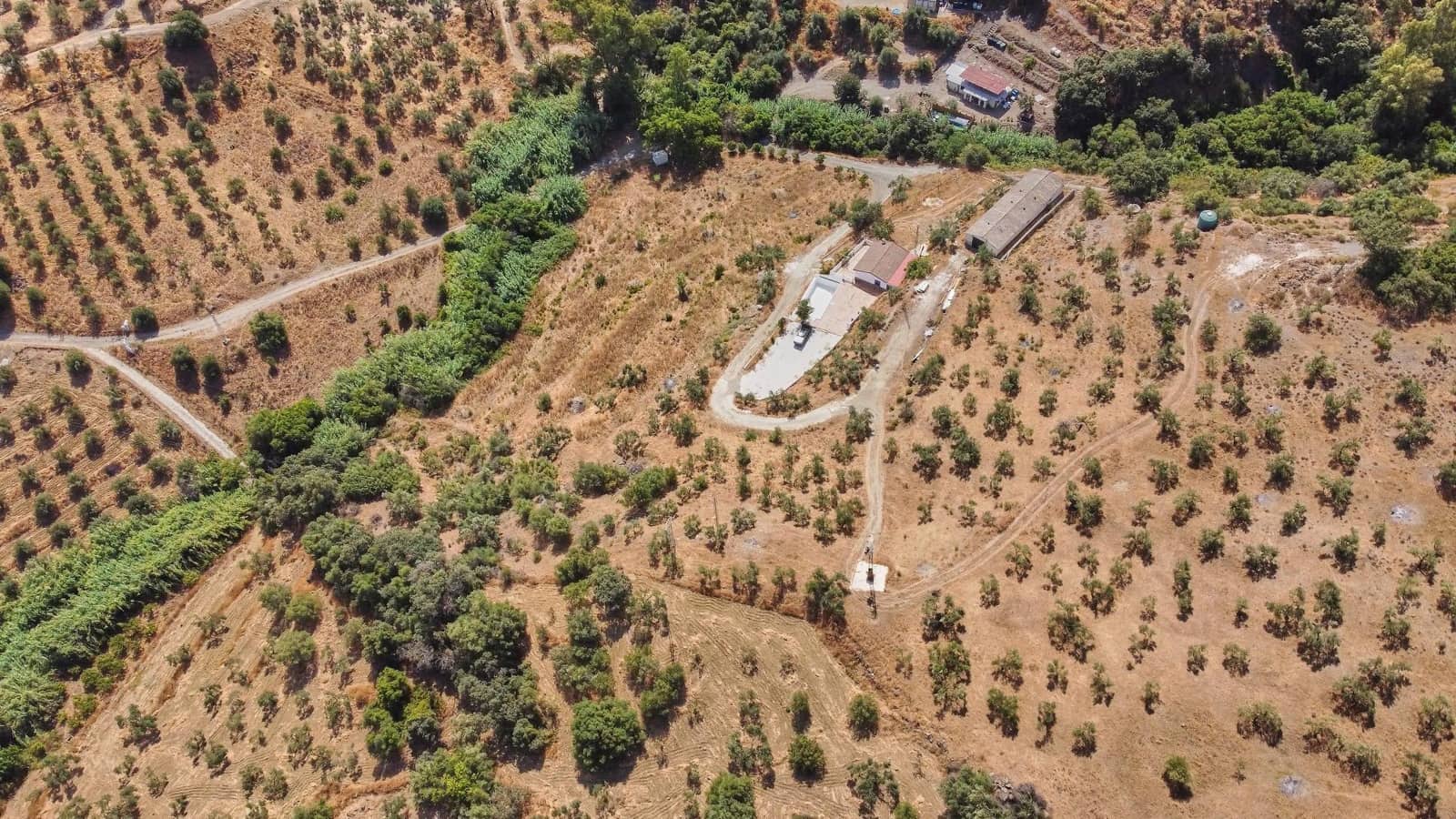 Ubebygd land til salgs i Guaro - € 695 000 (Ref: 9159575)