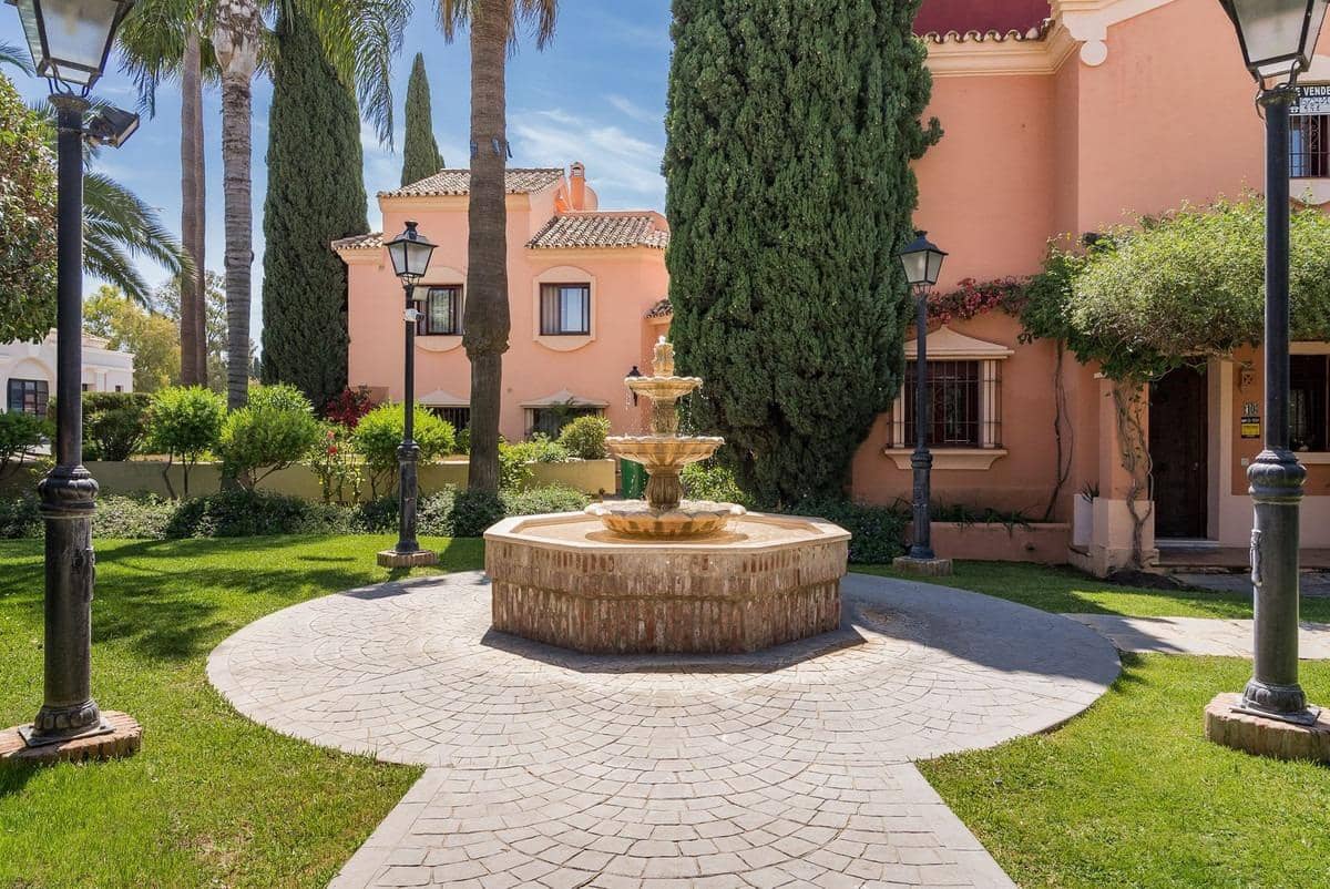 4 sypialnia Dom szeregowy na sprzedaż w Marbella z basenem garażem - 1 395 000 € (Ref: 9204658)