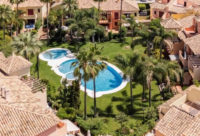 4 sypialnia Dom szeregowy na sprzedaż w Marbella z basenem garażem - 1 395 000 € (Ref: 9204658)