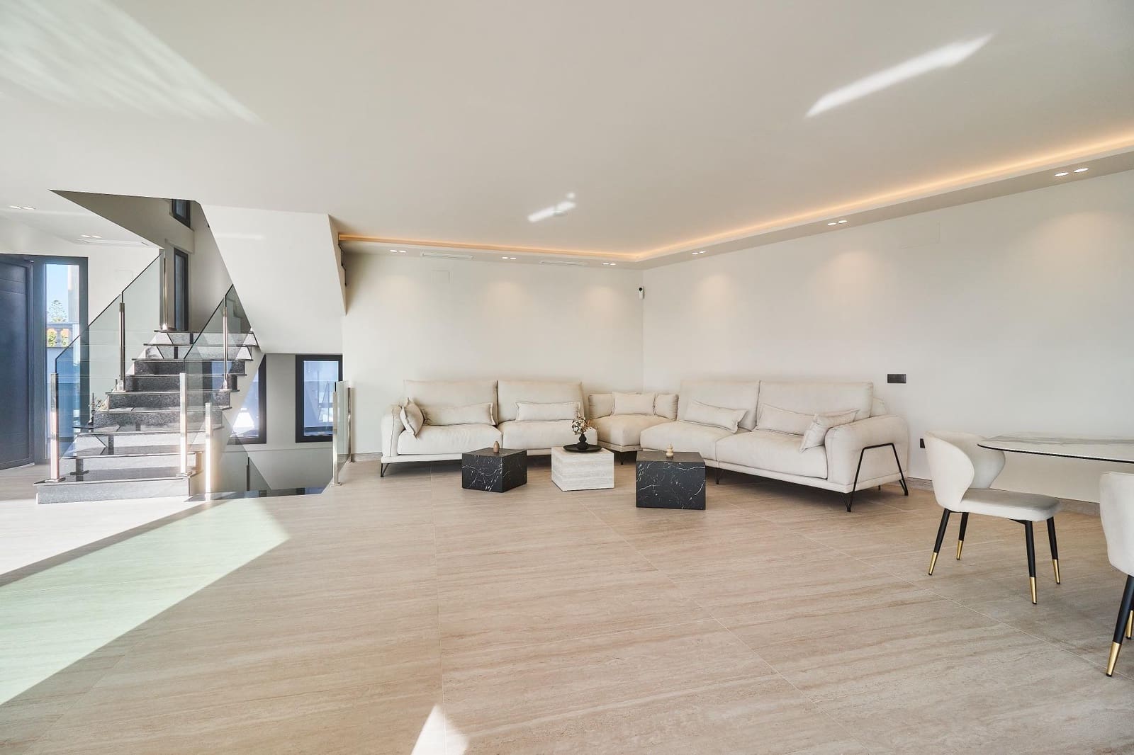 5 bedroom Villa for sale in Mijas with pool garage - € 4,114,000 (Ref: 9262684)