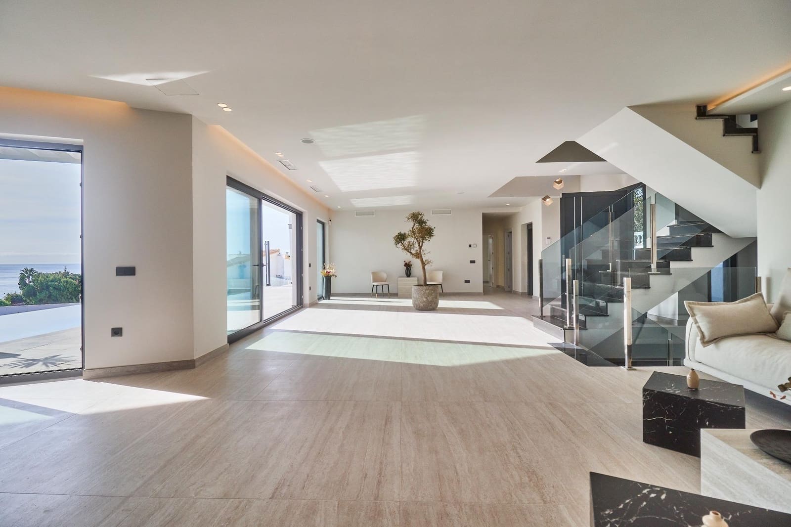 5 bedroom Villa for sale in Mijas with pool garage - € 4,114,000 (Ref: 9262684)