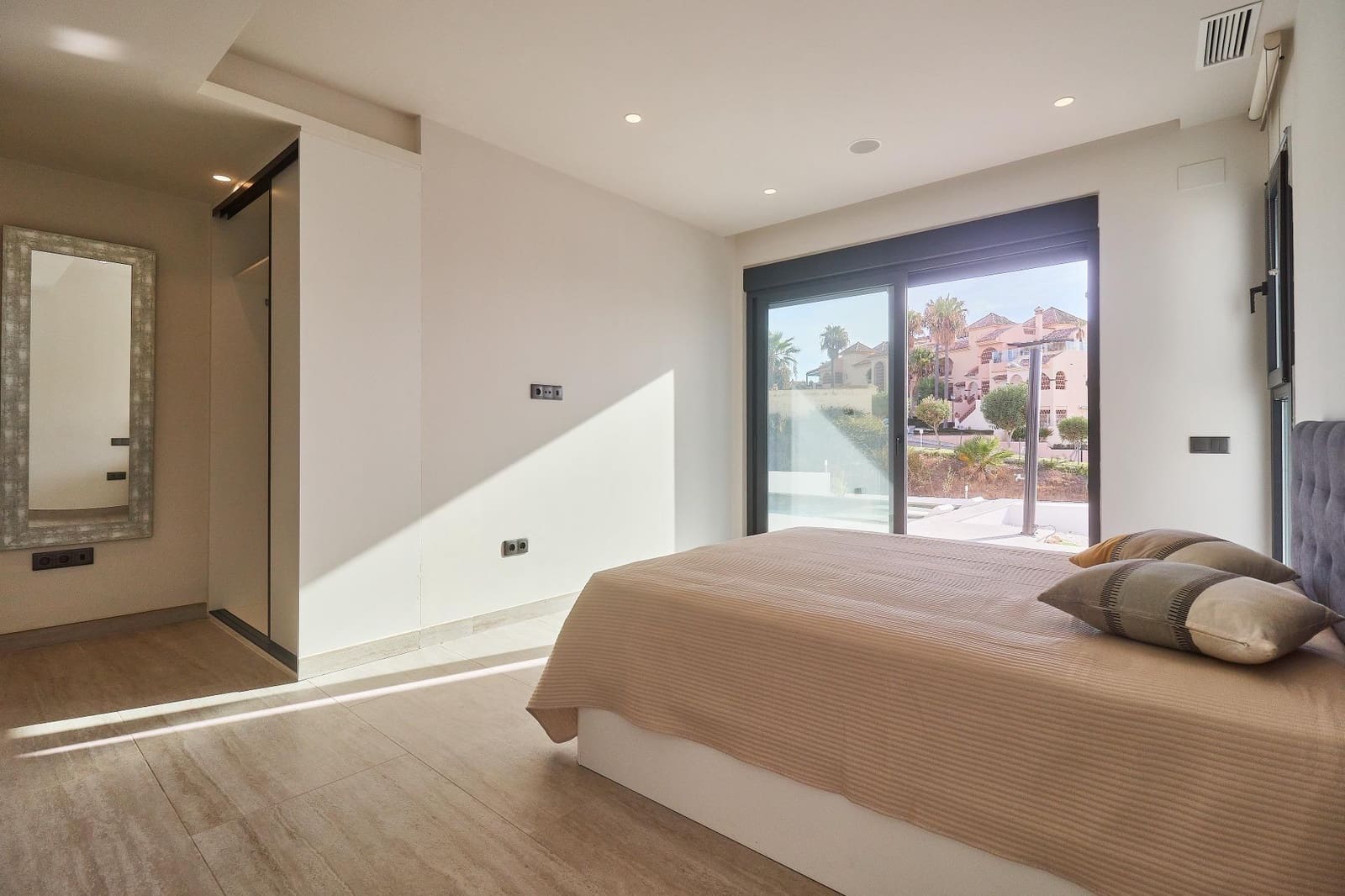 5 bedroom Villa for sale in Mijas with pool garage - € 4,114,000 (Ref: 9262684)