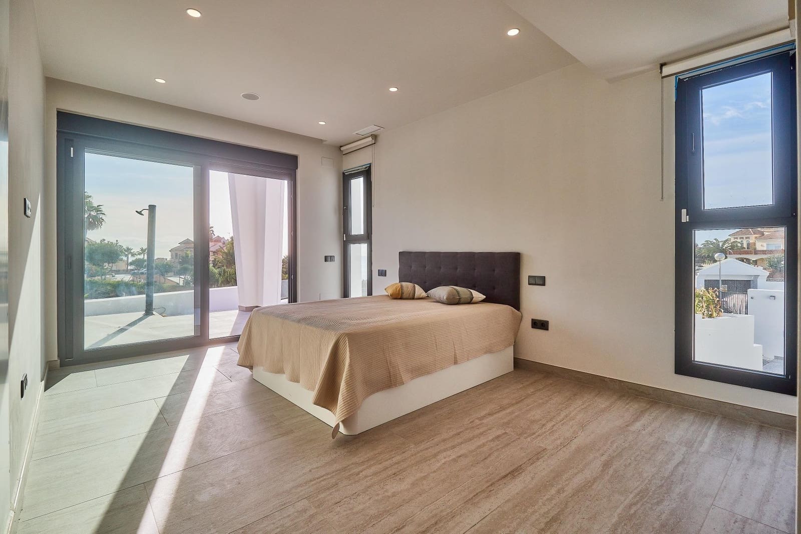 5 bedroom Villa for sale in Mijas with pool garage - € 4,114,000 (Ref: 9262684)