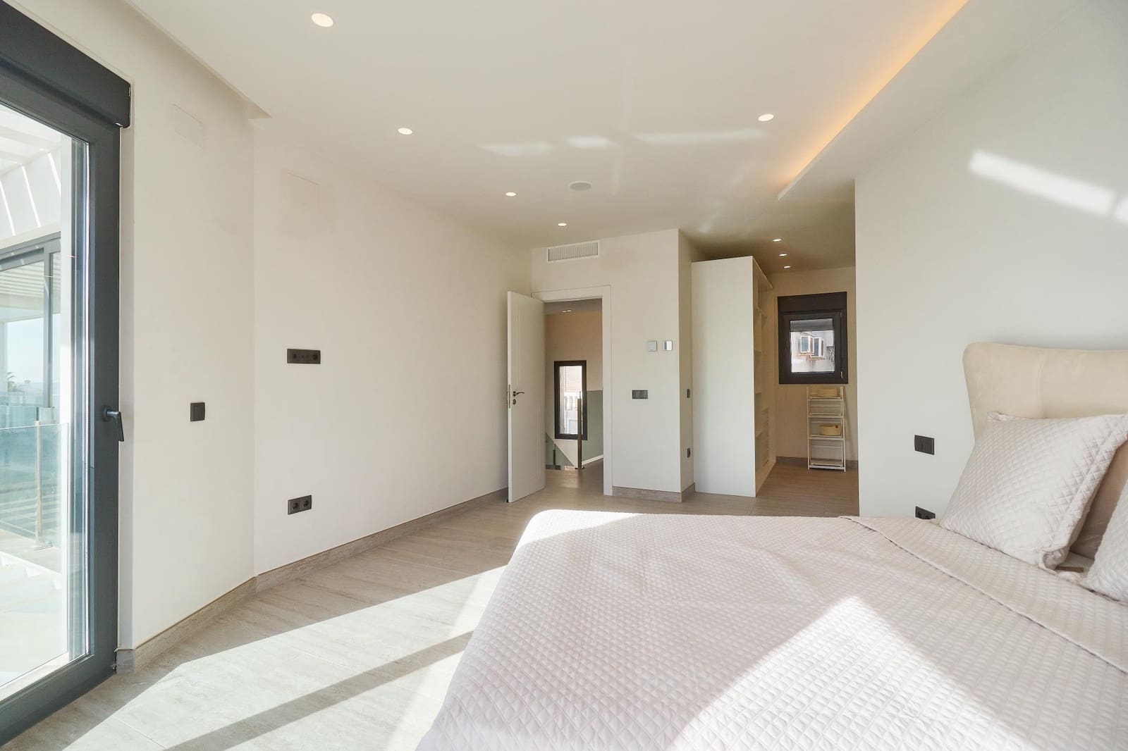 5 bedroom Villa for sale in Mijas with pool garage - € 4,114,000 (Ref: 9262684)