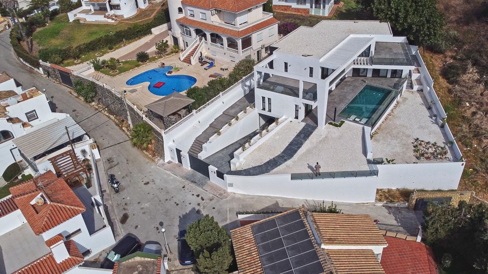 5 bedroom Villa for sale in Mijas with pool garage - € 4,114,000 (Ref: 9262684)