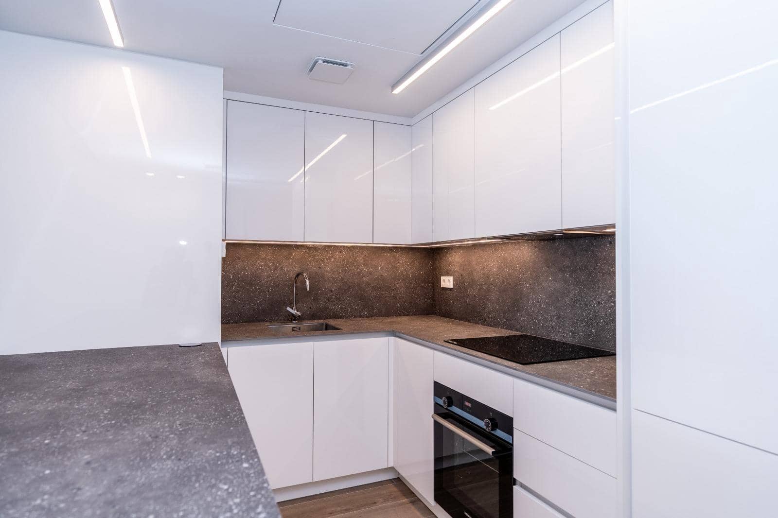 2 bedroom Apartment for sale in Fuengirola with pool garage - € 490,000 (Ref: 9272700)