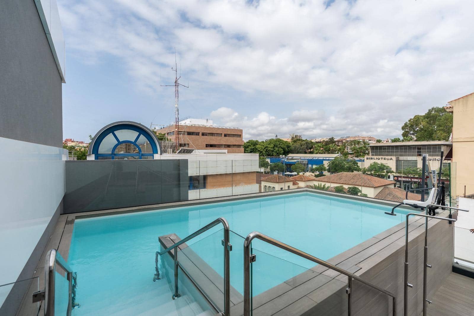 2 bedroom Apartment for sale in Fuengirola with pool garage - € 490,000 (Ref: 9272700)