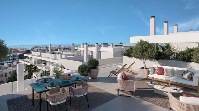 Adosado de 3 habitaciones en Zona Calvario, Estepona en venta con piscina - 825.000 € (Ref: 9301100)