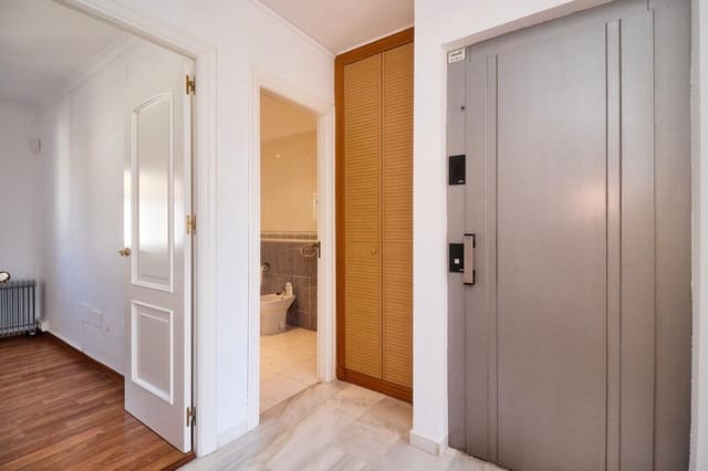 5 makuuhuone Rivitalo myytävänä paikassa Mijas mukana uima-altaan - 449 000 € (Ref: 9310977)