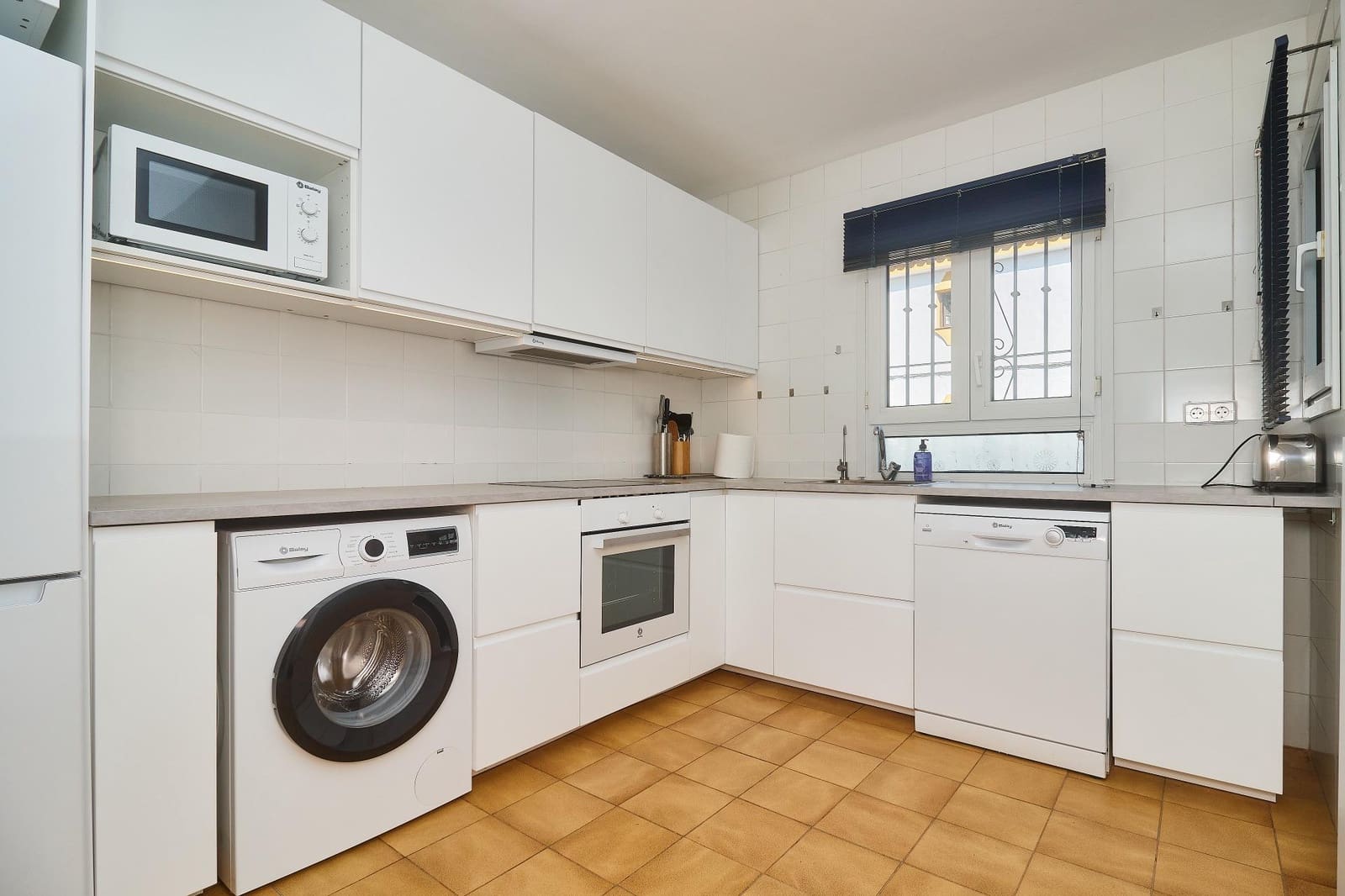 5 makuuhuone Rivitalo myytävänä paikassa Mijas mukana uima-altaan - 449 000 € (Ref: 9310977)