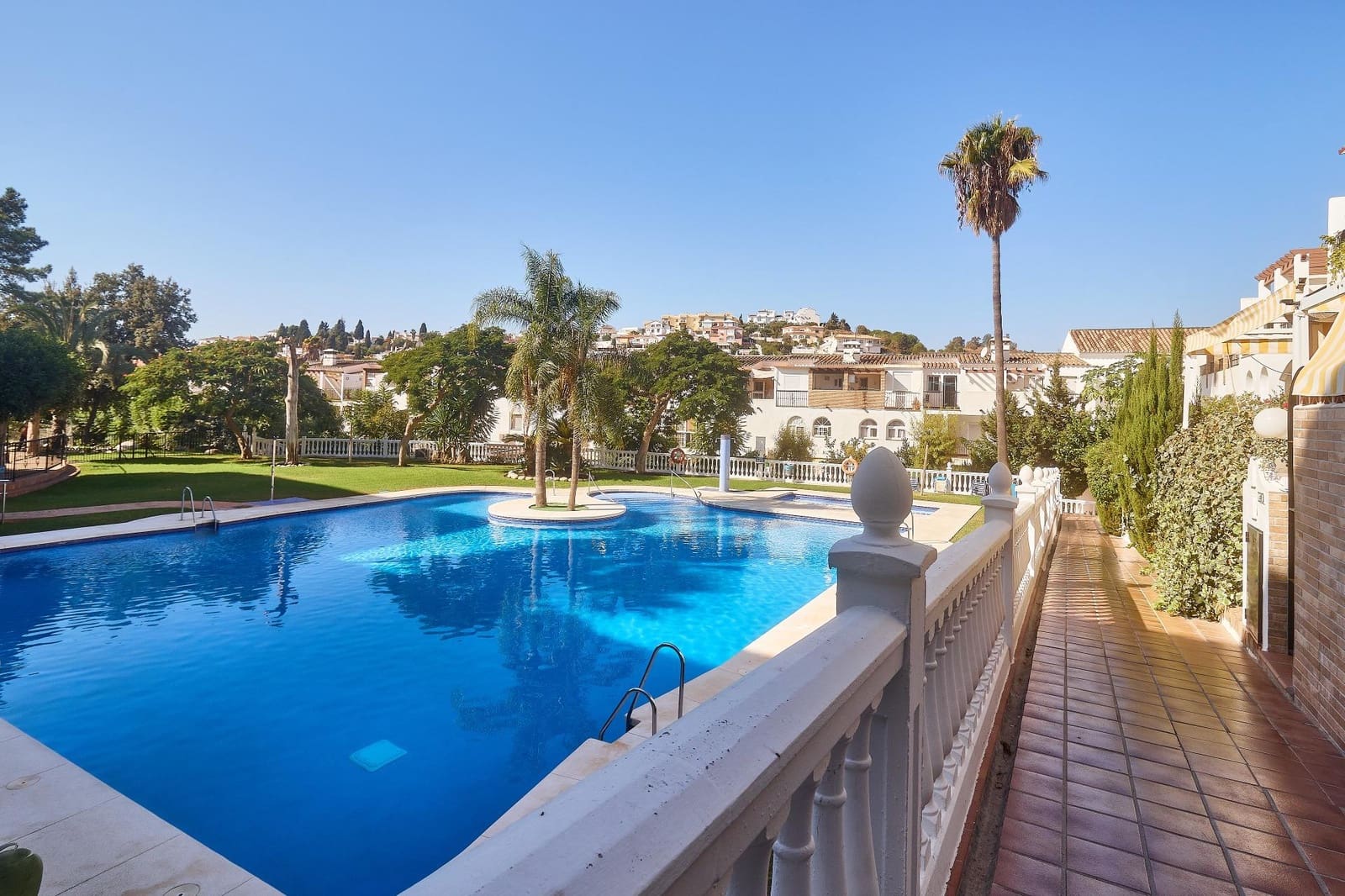 5 makuuhuone Rivitalo myytävänä paikassa Mijas mukana uima-altaan - 449 000 € (Ref: 9310977)