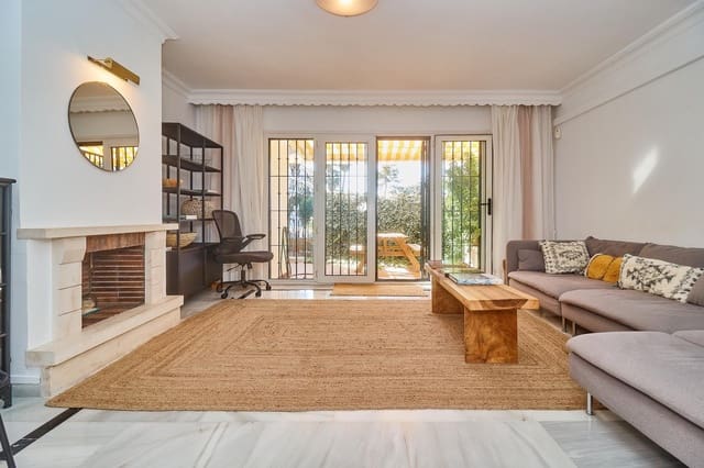 5 makuuhuone Rivitalo myytävänä paikassa Mijas mukana uima-altaan - 449 000 € (Ref: 9310977)