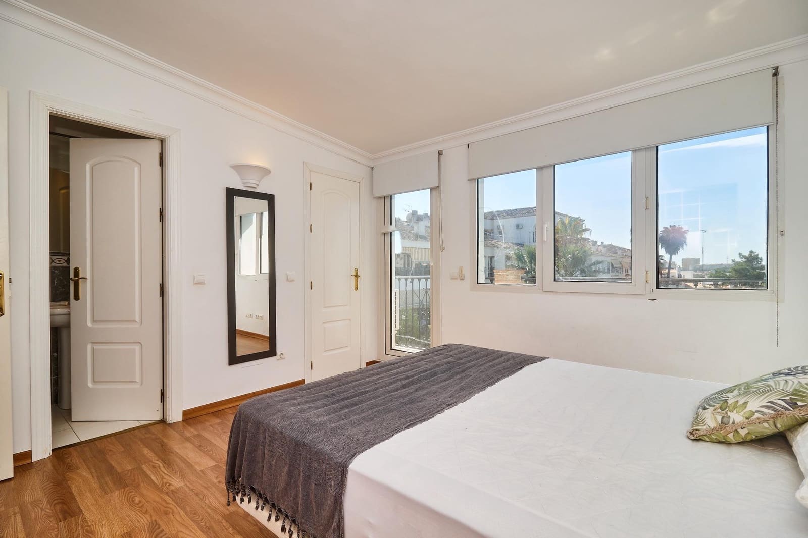 5 makuuhuone Rivitalo myytävänä paikassa Mijas mukana uima-altaan - 449 000 € (Ref: 9310977)