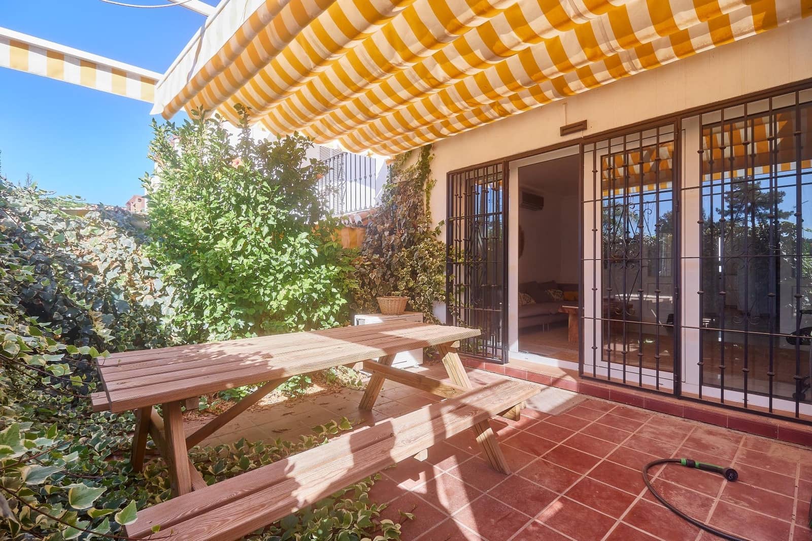 5 makuuhuone Rivitalo myytävänä paikassa Mijas mukana uima-altaan - 449 000 € (Ref: 9310977)