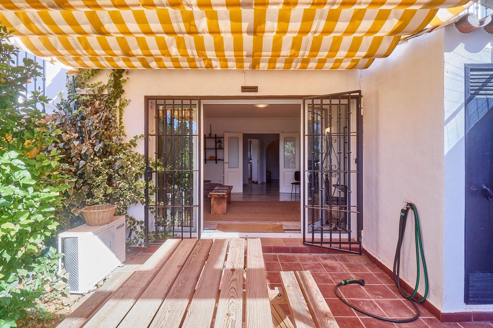 5 makuuhuone Rivitalo myytävänä paikassa Mijas mukana uima-altaan - 449 000 € (Ref: 9310977)