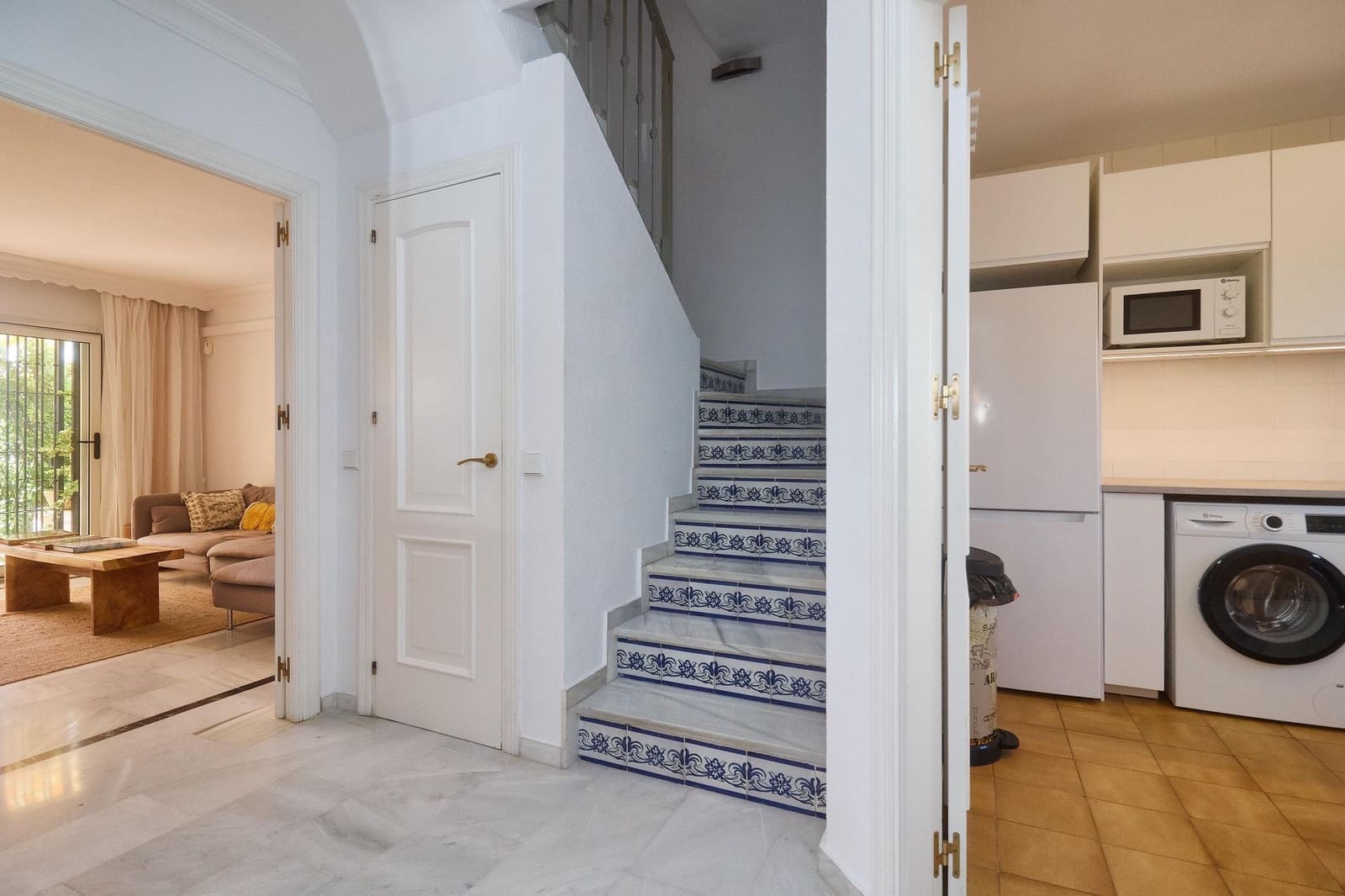 5 makuuhuone Rivitalo myytävänä paikassa Mijas mukana uima-altaan - 449 000 € (Ref: 9310977)