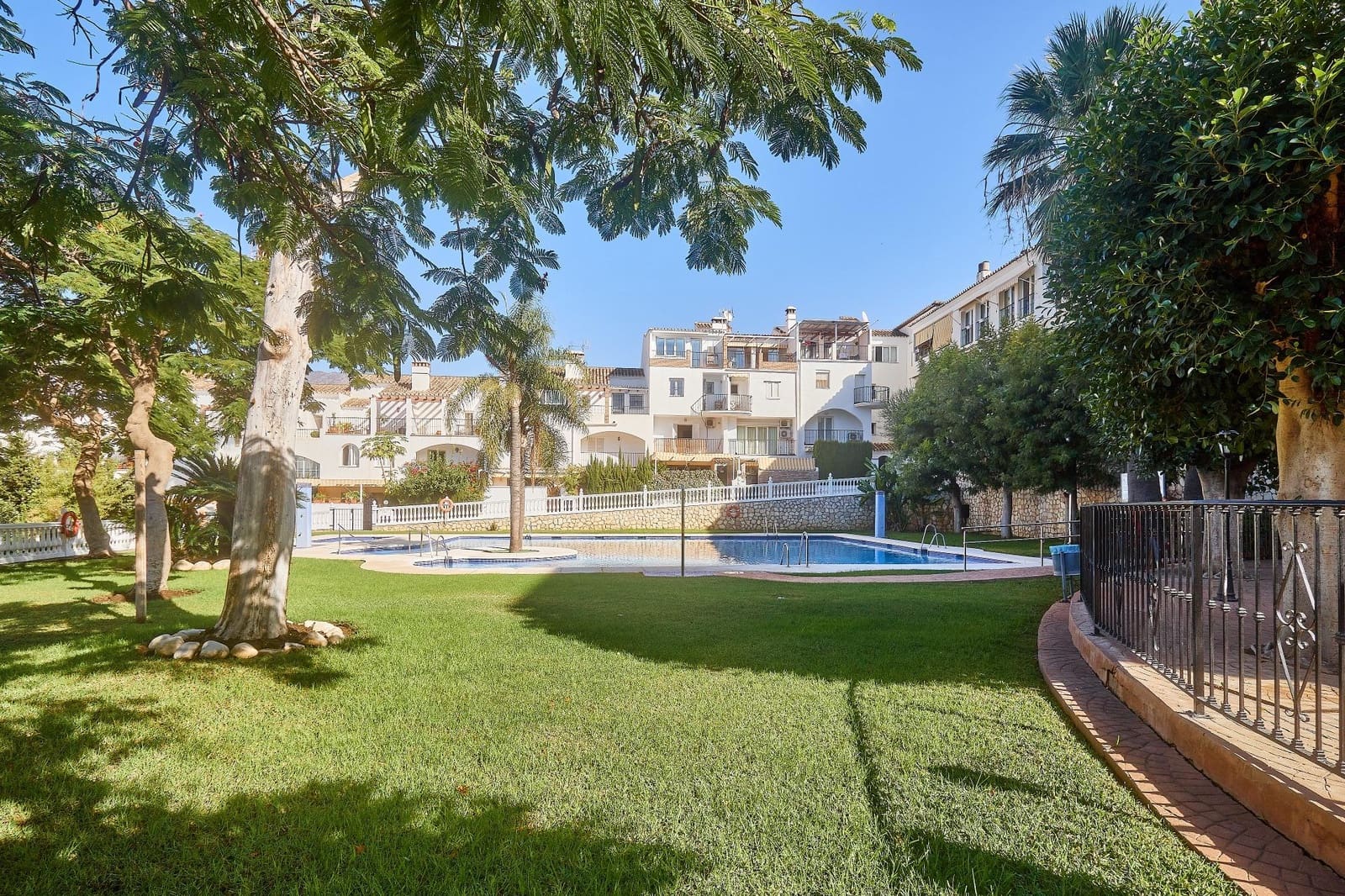 5 makuuhuone Rivitalo myytävänä paikassa Mijas mukana uima-altaan - 449 000 € (Ref: 9310977)