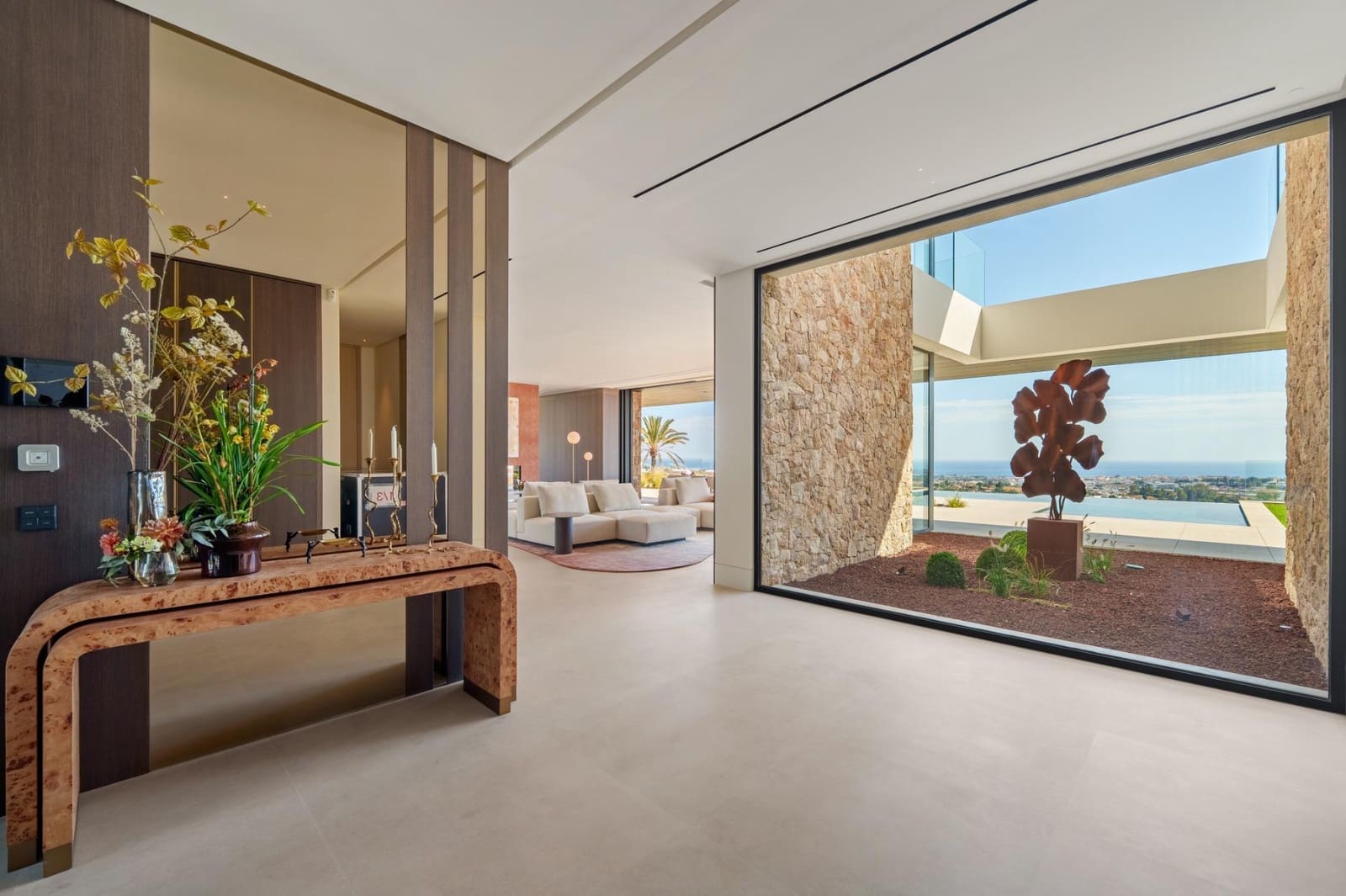 8 slaapkamer Villa te koop in La Quinta met zwembad garage - € 21.500.000 (Ref: 9344882)