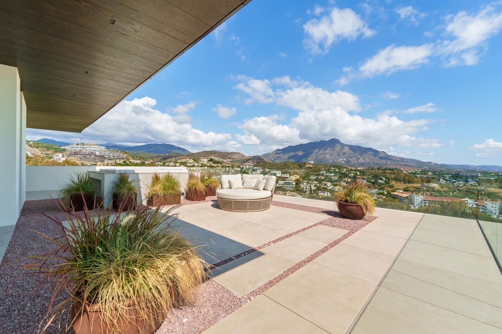 8 slaapkamer Villa te koop in La Quinta met zwembad garage - € 21.500.000 (Ref: 9344882)