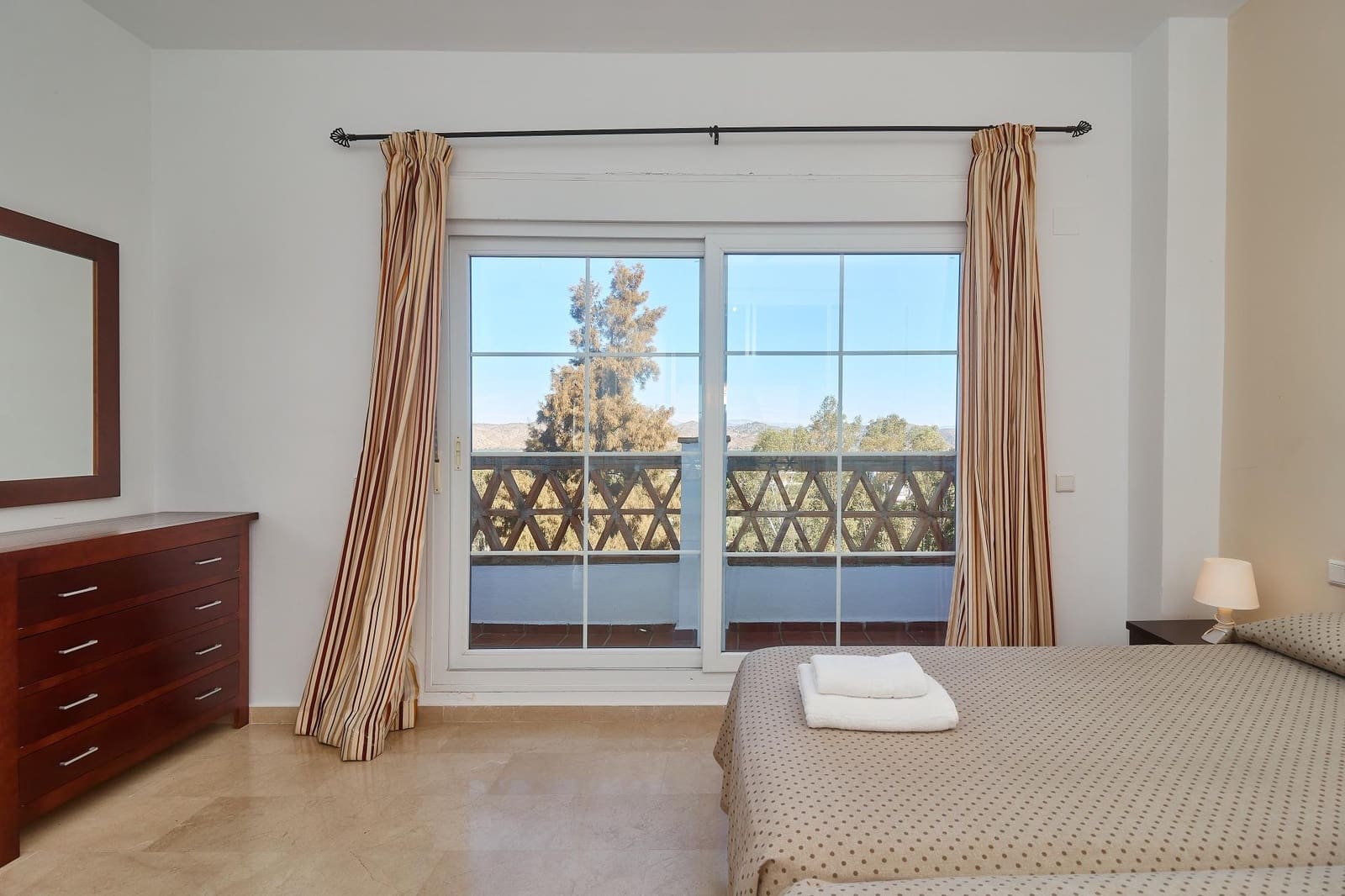 4 sypialnia Dom szeregowy na sprzedaż w Alhaurin de la Torre z basenem garażem - 599 990 € (Ref: 9344886)