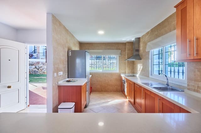 4 sypialnia Dom szeregowy na sprzedaż w Alhaurín de la Torre z basenem garażem - 599 990 € (Ref: 9344886)