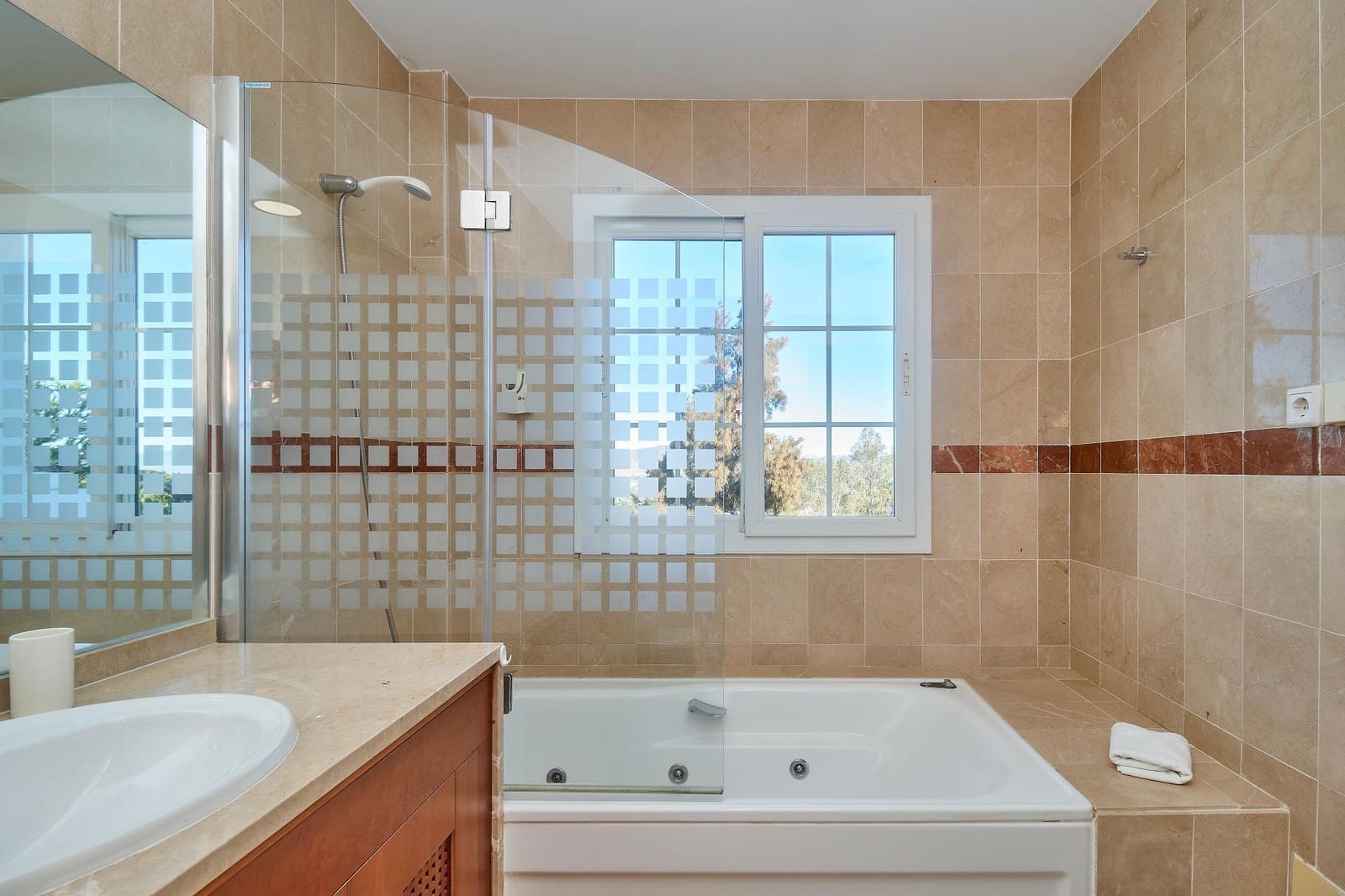 4 sypialnia Dom szeregowy na sprzedaż w Alhaurin de la Torre z basenem garażem - 599 990 € (Ref: 9344886)