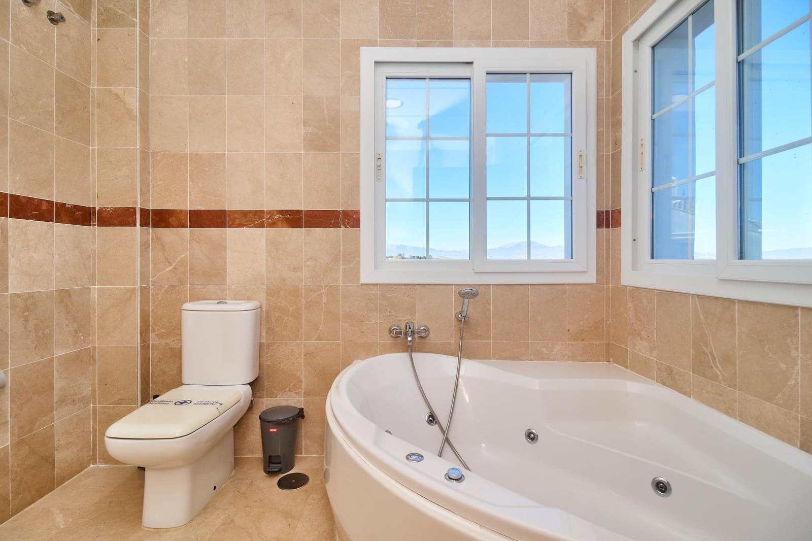 4 sypialnia Dom szeregowy na sprzedaż w Alhaurin de la Torre z basenem garażem - 599 990 € (Ref: 9344886)