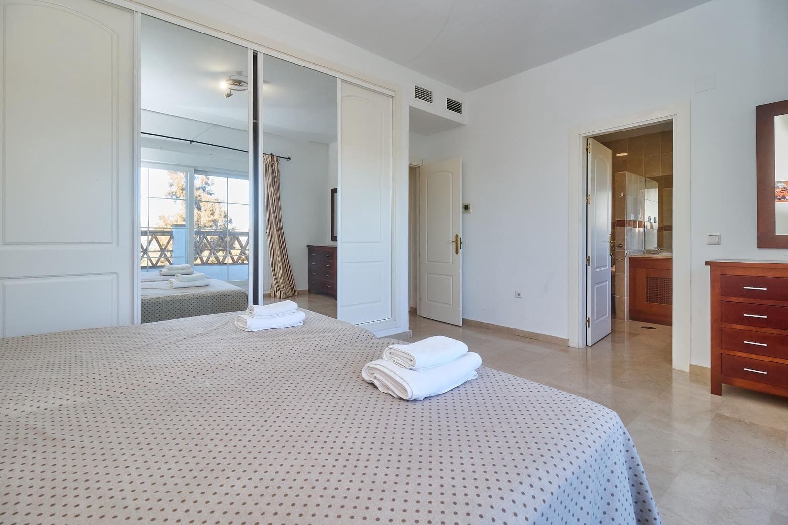 4 slaapkamer Rijtjeshuis te koop in Alhaurin de la Torre met zwembad garage - € 599.990 (Ref: 9344886)