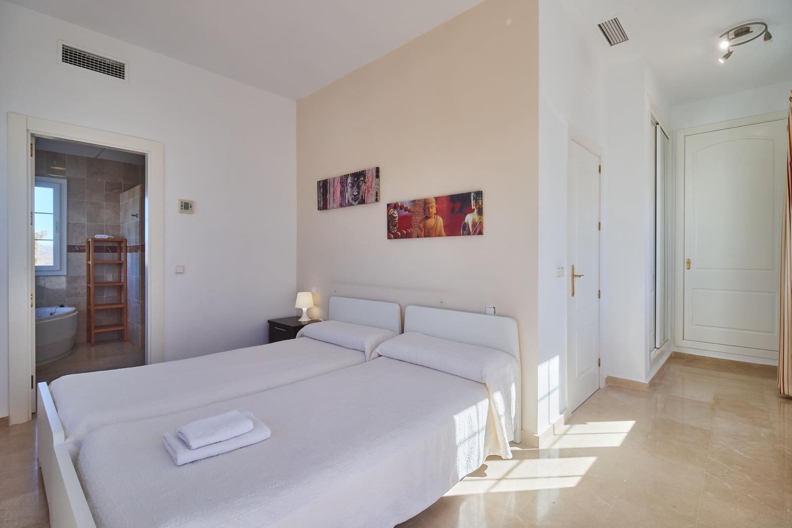 4 slaapkamer Rijtjeshuis te koop in Alhaurin de la Torre met zwembad garage - € 599.990 (Ref: 9344886)
