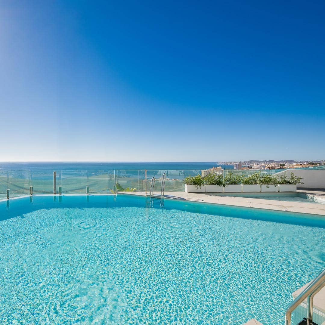 Ático de 3 habitaciones en Benalmádena en venta con piscina garaje - 3.495.000 € (Ref: 9359687)