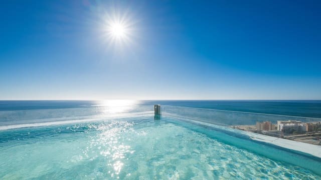 Ático de 3 habitaciones en Benalmádena pueblo, Benalmádena en venta con piscina garaje - 3.495.000 € (Ref: 9359687)