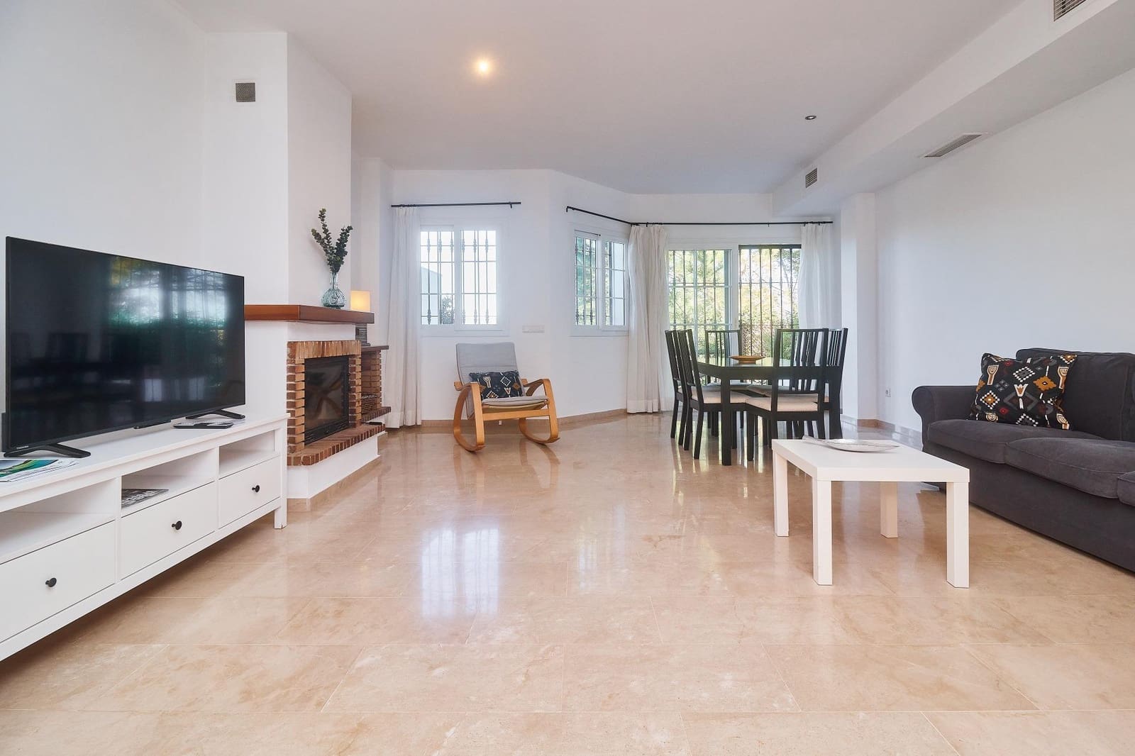 3 sypialnia Dom szeregowy na sprzedaż w Alhaurin de la Torre z basenem garażem - 429 990 € (Ref: 9359688)