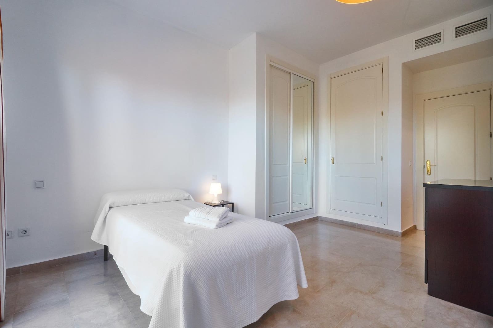 3 sypialnia Dom szeregowy na sprzedaż w Alhaurin de la Torre z basenem garażem - 429 990 € (Ref: 9359688)