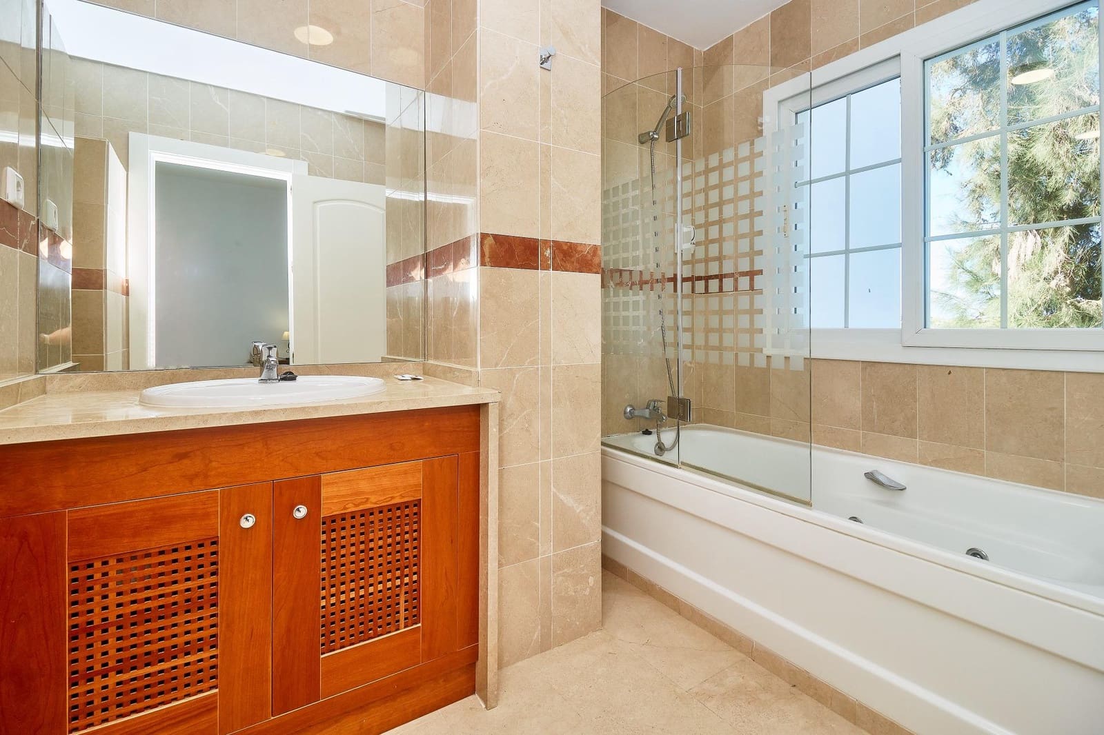 4 sypialnia Dom szeregowy na sprzedaż w Alhaurin de la Torre z basenem garażem - 479 990 € (Ref: 9359689)