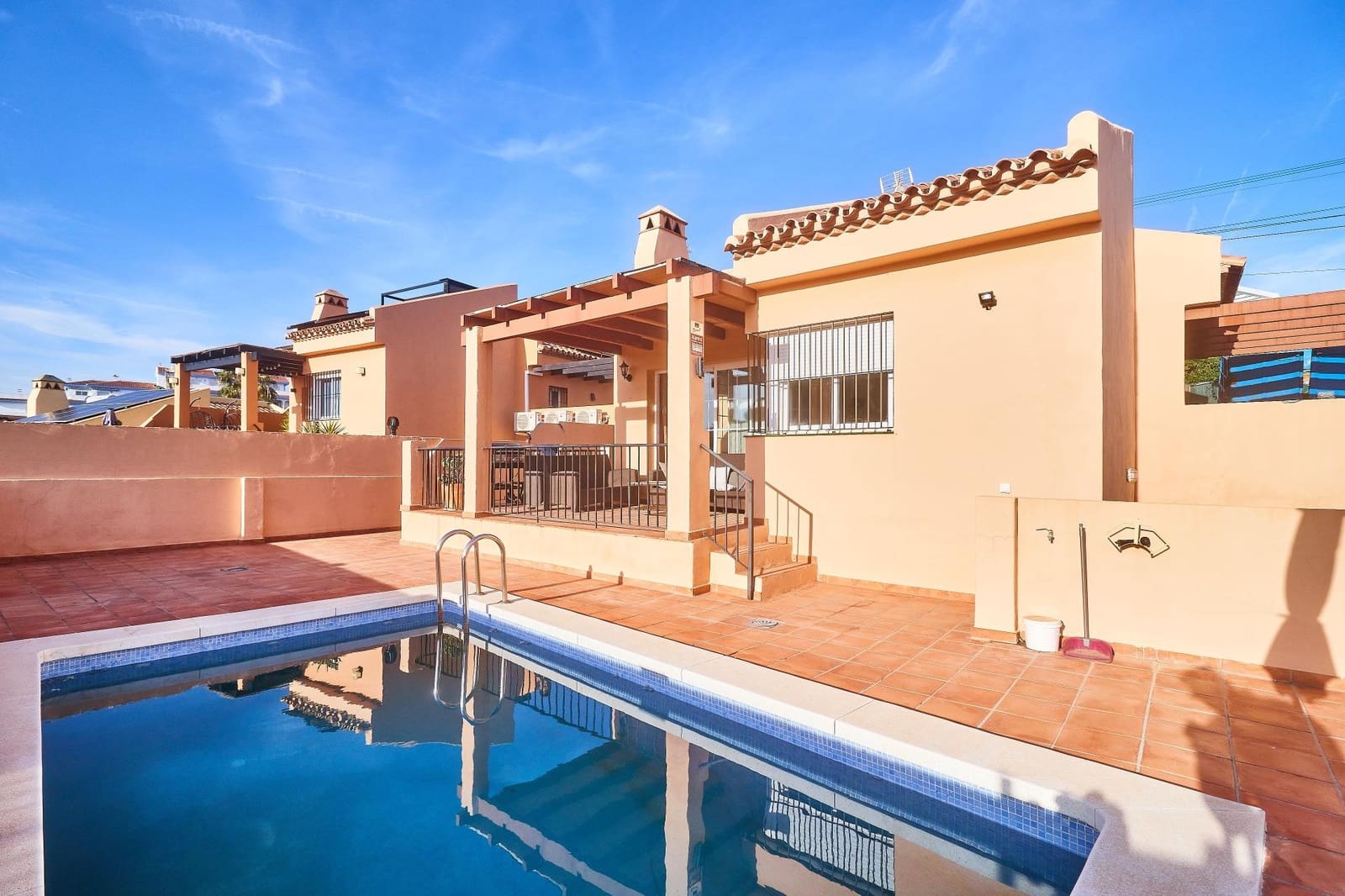 3 bedroom Villa for sale in El Faro with pool garage - € 550,000 (Ref: 9500732)