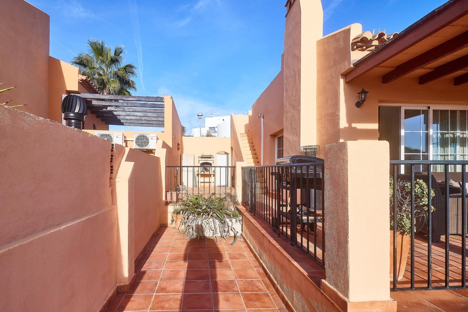 3 bedroom Villa for sale in El Faro with pool garage - € 550,000 (Ref: 9500732)