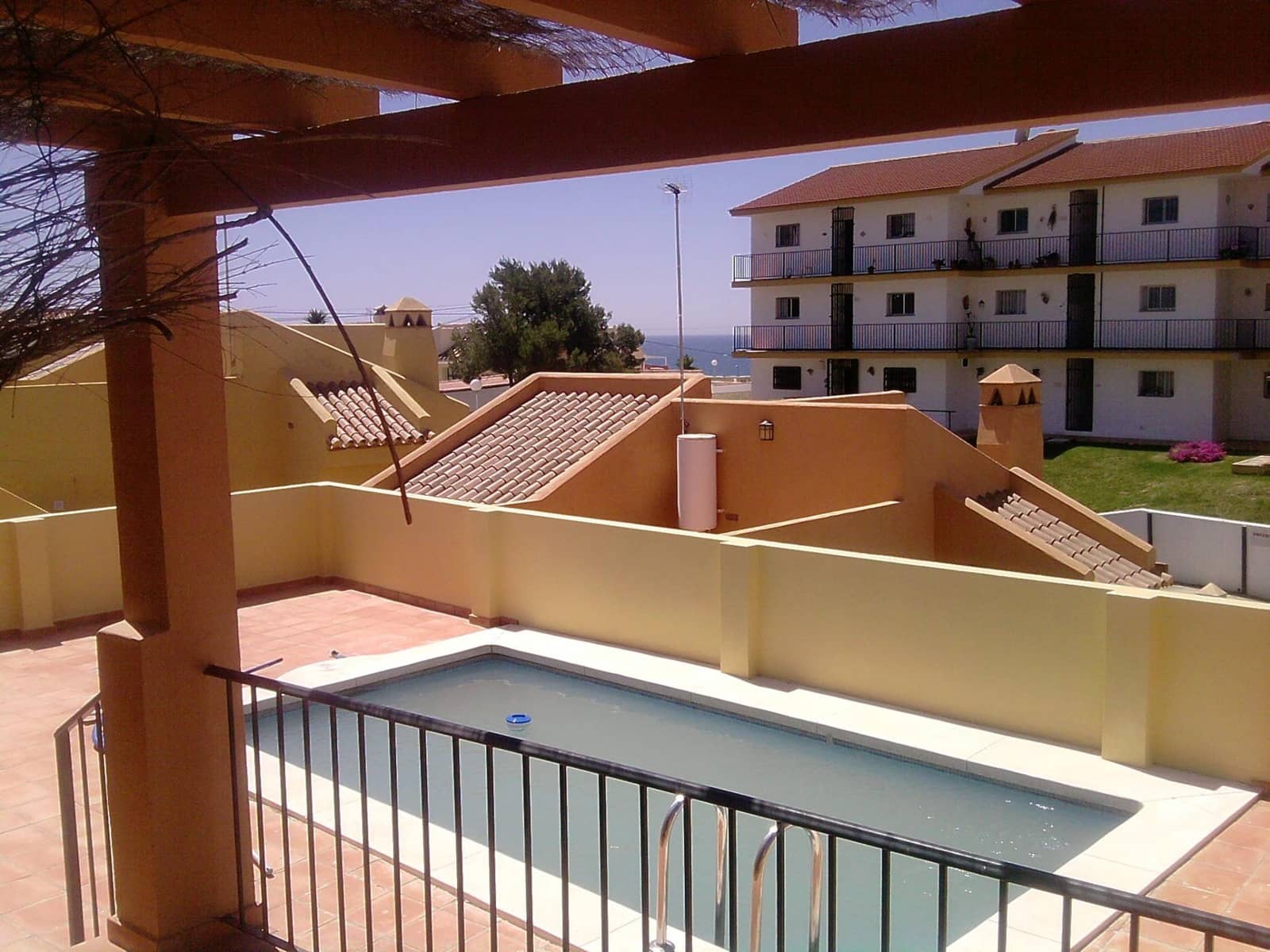2 sypialnia Willa na sprzedaż w El Faro z basenem garażem - 534 500 € (Ref: 9500732)