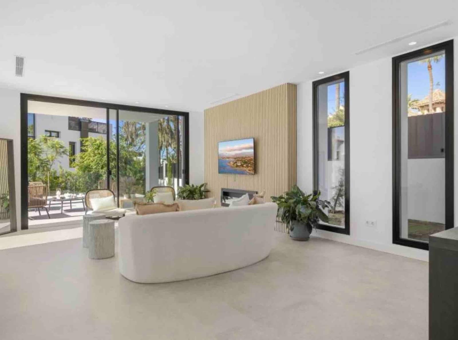 5 bedroom Villa for sale in Marbella with pool garage - € 3,450,000 (Ref: 9502458)