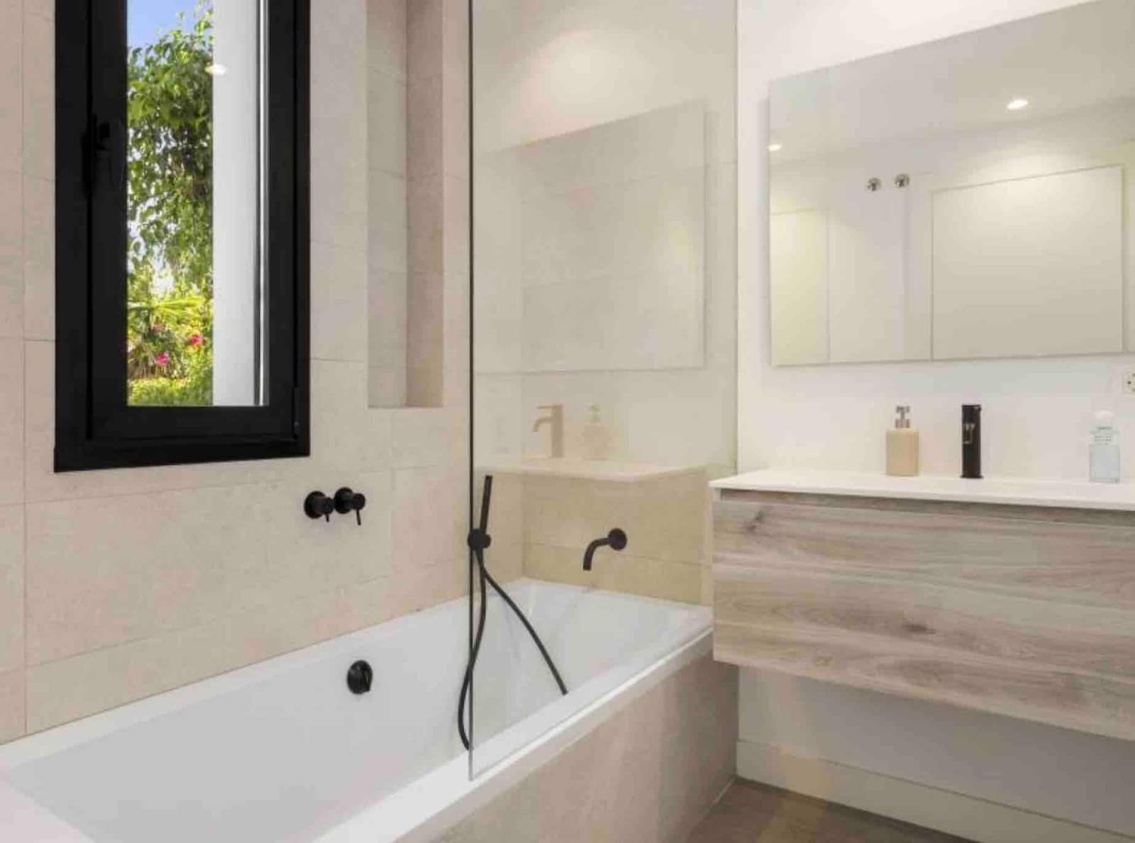 5 bedroom Villa for sale in Marbella with pool garage - € 3,450,000 (Ref: 9502458)