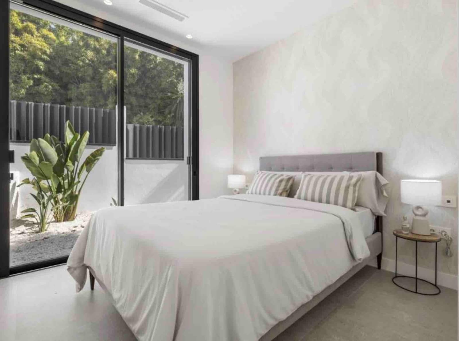 5 bedroom Villa for sale in Marbella with pool garage - € 3,450,000 (Ref: 9502458)